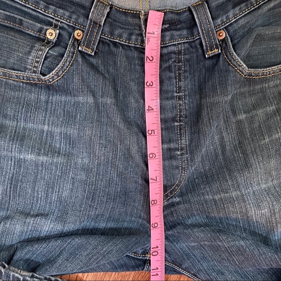 Levi’s 501 button fly blue jeans.  Size 32 - Picture 7 of 9